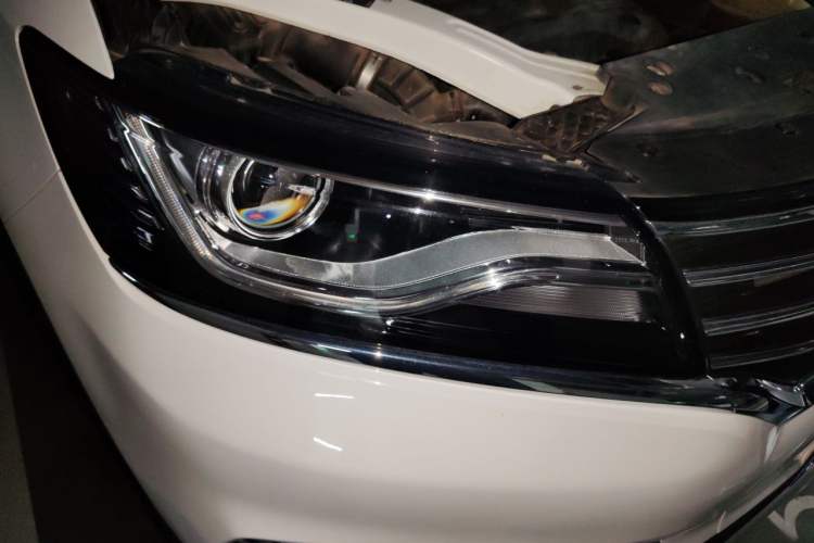 Used Roewe RX5 2016 20T Two-Wheel Drive Manual Flagship Edition Right Front Headlight