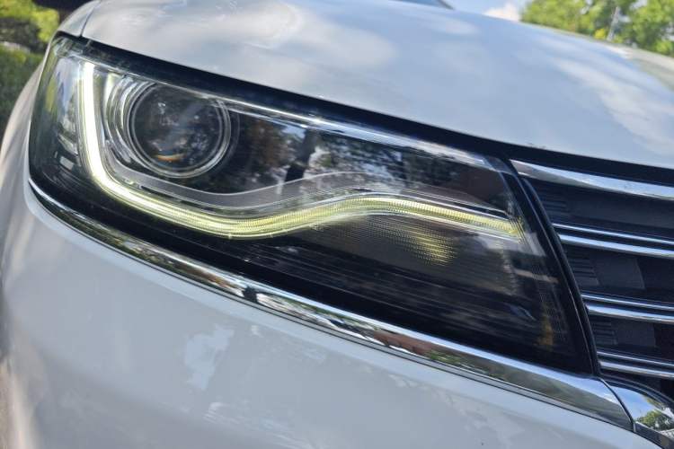 Used Roewe RX5 2016 20T Two-Wheel Drive Manual Flagship Edition Right Front Headlight