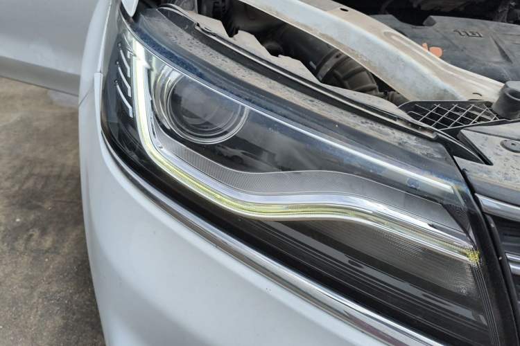 Used Roewe RX5 2016 20T Two-Wheel Drive Manual Flagship Edition Right Front Headlight