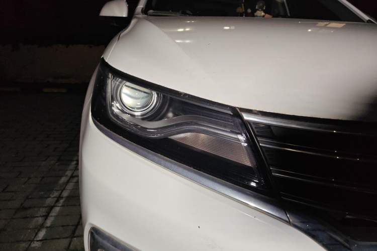 Used Roewe RX5 2016 30T Two-Wheel Drive Automatic Internet Smart Edition Right Front Headlight