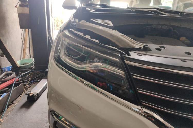 Used Roewe RX5 2016 20T Two-Wheel Drive Automatic Internet Smart Edition Right Front Headlight