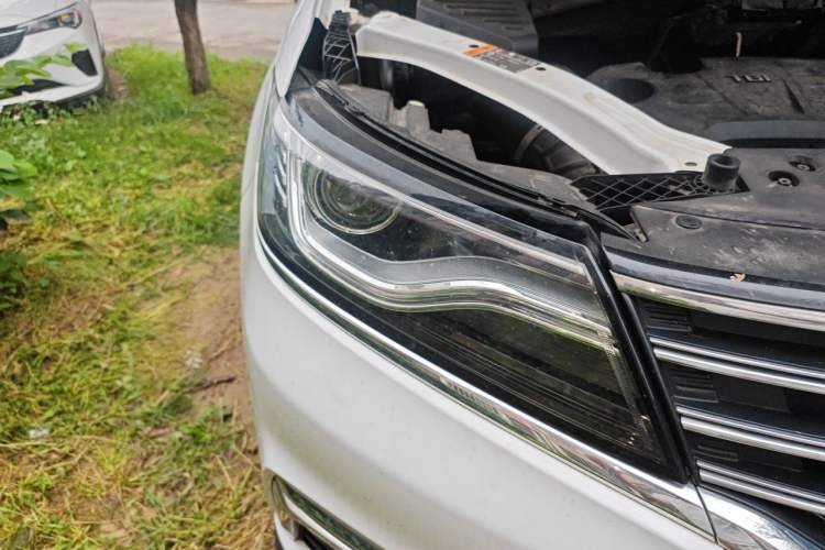 Used Roewe RX5 2016 20T Two-Wheel Drive Manual Flagship Edition Right Front Headlight