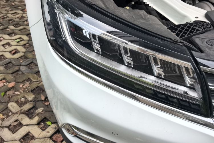 Used Roewe RX5 2016 30T Four-Wheel Drive Automatic Internet Smart Luxury Edition Right Front Headlight