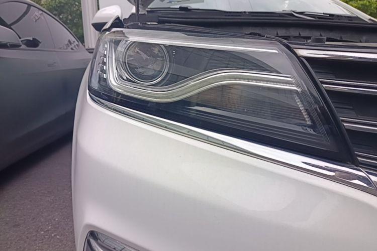 Used Roewe RX5 2016 20T Two-Wheel Drive Automatic Internet Smart Edition Right Front Headlight