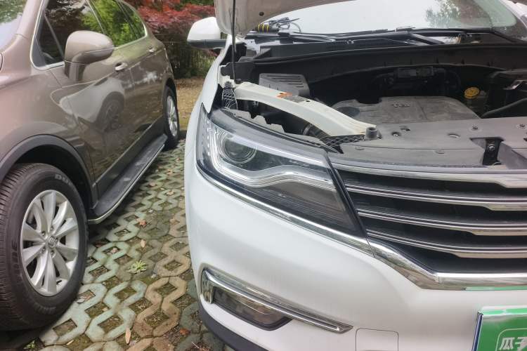 Used Roewe RX5 2016 20T Two-Wheel Drive Automatic Internet Smart Edition Right Front Headlight