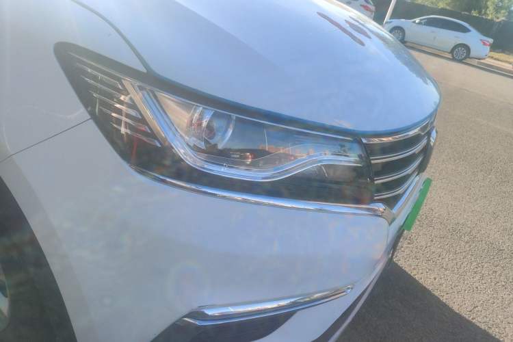 Used Roewe RX5 2016 20T Two-Wheel Drive Manual Flagship Edition Right Front Headlight