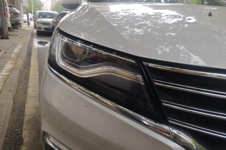 Used Roewe RX5 2016 20T Two-Wheel Drive Automatic Internet Smart Edition Right Front Headlight