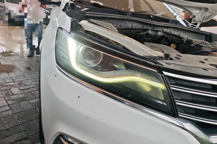 Used Roewe RX5 2016 20T Two-Wheel Drive Automatic Internet Smart Edition Right Front Headlight