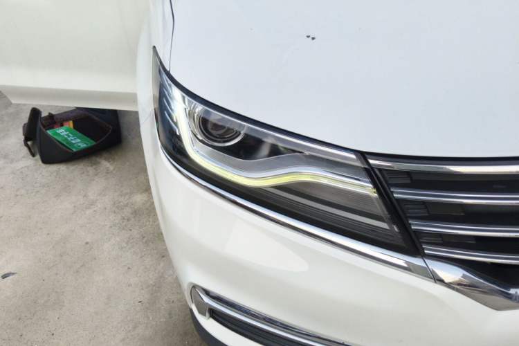 Used Roewe RX5 2016 20T Two-Wheel Drive Automatic Flagship Edition Right Front Headlight