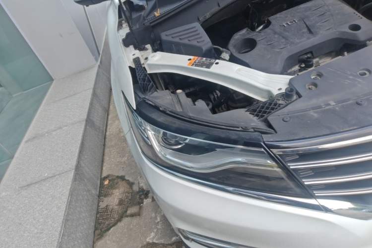 Used Roewe RX5 2016 20T Two-Wheel Drive Automatic Internet Smart Edition Right Front Headlight
