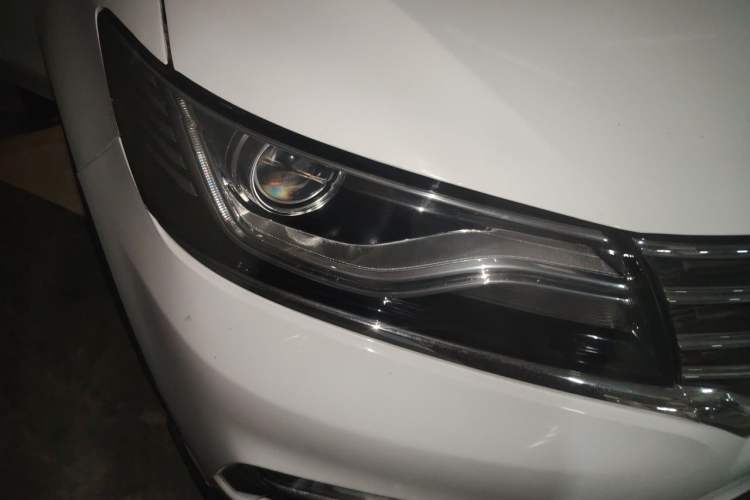 Used Roewe RX5 2016 20T Two-Wheel Drive Automatic Flagship Edition Right Front Headlight