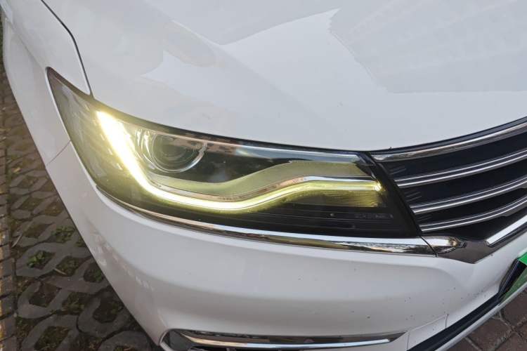 Used Roewe RX5 2016 20T Two-Wheel Drive Automatic Flagship Edition Right Front Headlight