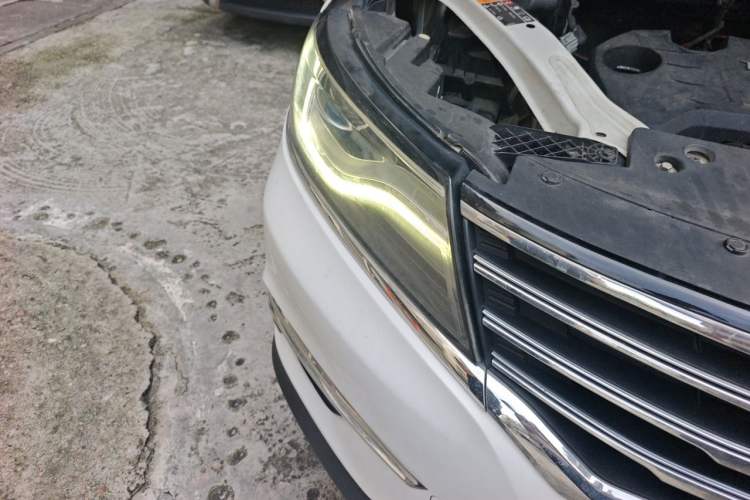 Used Roewe RX5 2016 20T Two-Wheel Drive Automatic Flagship Edition Right Front Headlight