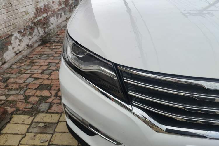 Used Roewe RX5 2016 20T Two-Wheel Drive Manual Flagship Edition Right Front Headlight