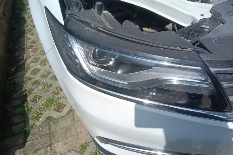 Used Roewe RX5 2016 20T Two-Wheel Drive Automatic Internet Smart Edition Right Front Headlight