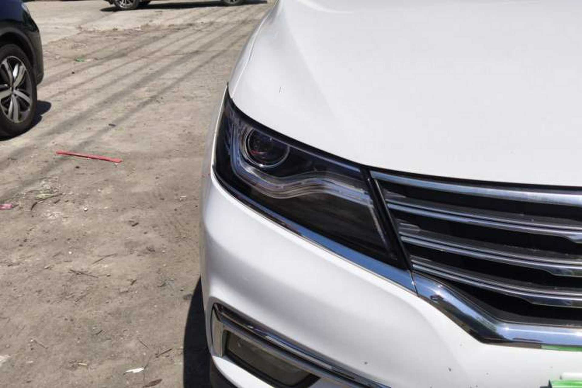 Used Roewe RX5 2016 20T Two-Wheel Drive Automatic Internet Smart Edition Right Front Headlight