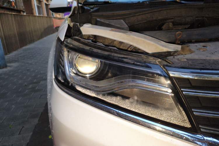 Used Roewe RX5 2016 30T Two-Wheel Drive Automatic Internet Smart Edition Right Front Headlight