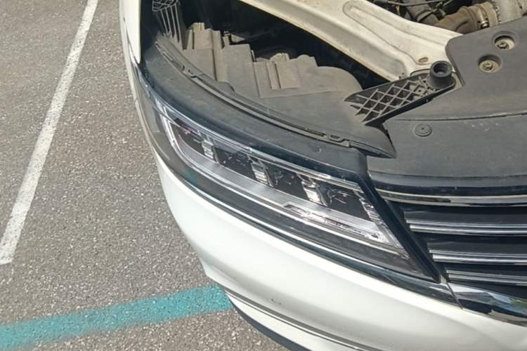 Used Roewe RX5 2016 30T Four-Wheel Drive Automatic Internet Smart Luxury Edition Right Front Headlight