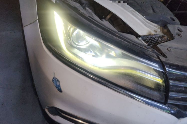 Used Roewe RX5 2016 20T Two-Wheel Drive Automatic Internet Smart Edition Right Front Headlight