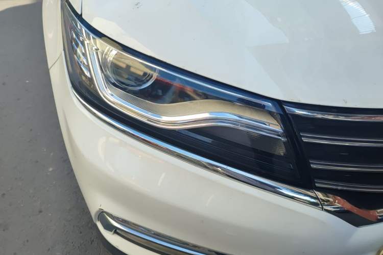 Used Roewe RX5 2016 20T Two-Wheel Drive Automatic Internet Smart Edition Right Front Headlight