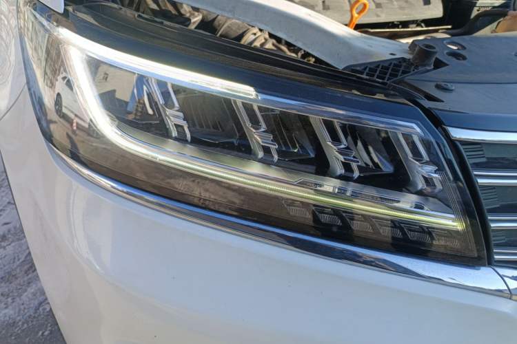Used Roewe RX5 2016 30T Four-Wheel Drive Automatic Internet Smart Luxury Edition Right Front Headlight