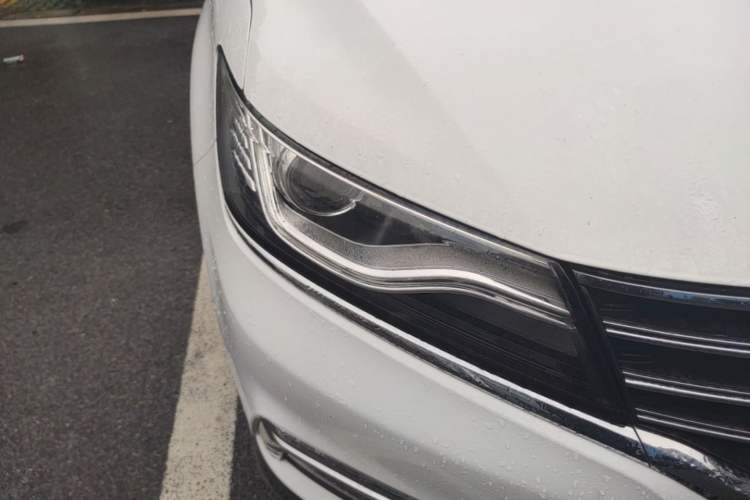 Used Roewe RX5 2016 20T Two-Wheel Drive Manual Flagship Edition Right Front Headlight