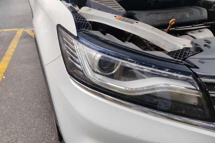 Used Roewe RX5 2016 30T Two-Wheel Drive Automatic Internet Smart Edition Right Front Headlight