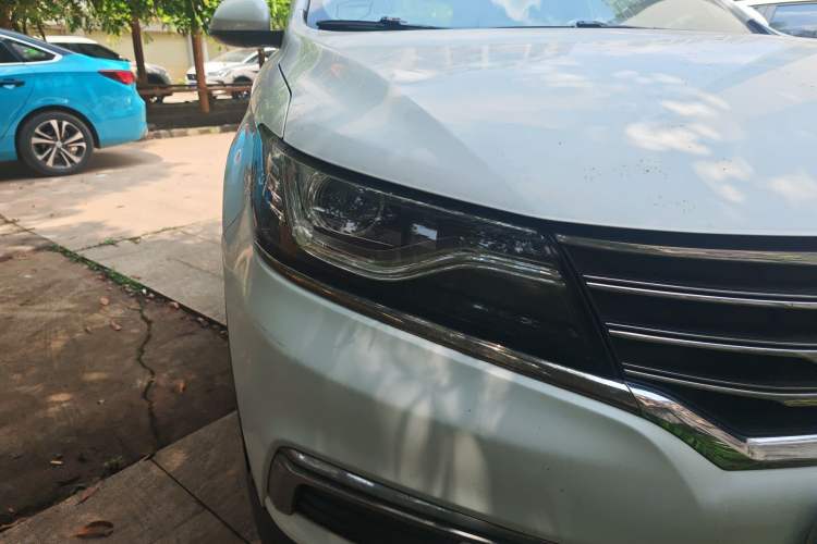 Used Roewe RX5 2016 20T Two-Wheel Drive Manual Flagship Edition Right Front Headlight