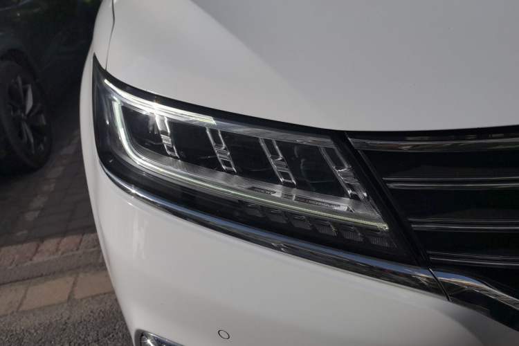 Used Roewe RX5 2016 30T Four-Wheel Drive Automatic Internet Smart Luxury Edition Right Front Headlight