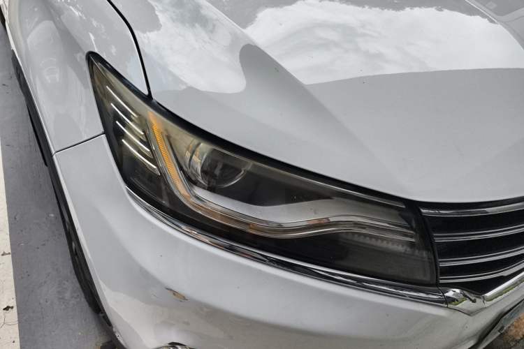 Used Roewe RX5 2016 20T Two-Wheel Drive Automatic Internet Smart Edition Right Front Headlight