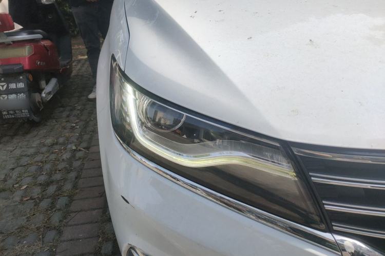 Used Roewe RX5 2016 20T Two-Wheel Drive Automatic Internet Smart Edition Right Front Headlight