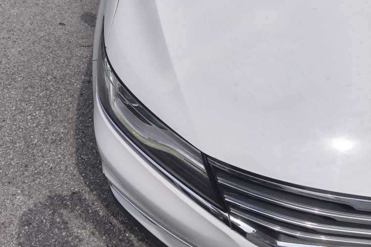 Used Roewe RX5 2016 20T Two-Wheel Drive Automatic Flagship Edition Right Front Headlight