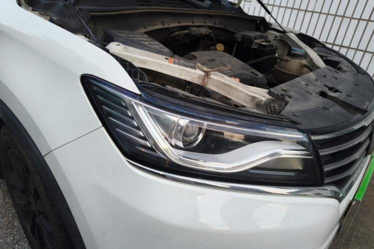 Used Roewe RX5 2016 20T Two-Wheel Drive Automatic Flagship Edition Right Front Headlight