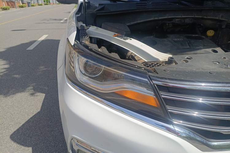 Used Roewe RX5 2016 20T Two-Wheel Drive Automatic Internet Smart Edition Right Front Headlight