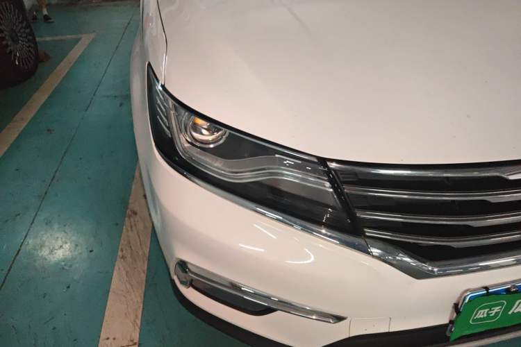 Used Roewe RX5 2016 20T Two-Wheel Drive Automatic Internet Smart Edition Right Front Headlight