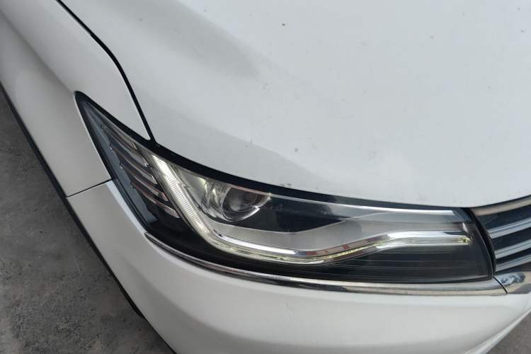Used Roewe RX5 2016 20T Two-Wheel Drive Automatic Internet Smart Edition Right Front Headlight