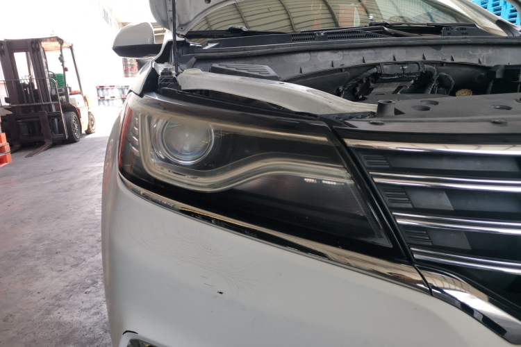 Used Roewe RX5 2016 20T Two-Wheel Drive Automatic Internet Smart Edition Right Front Headlight