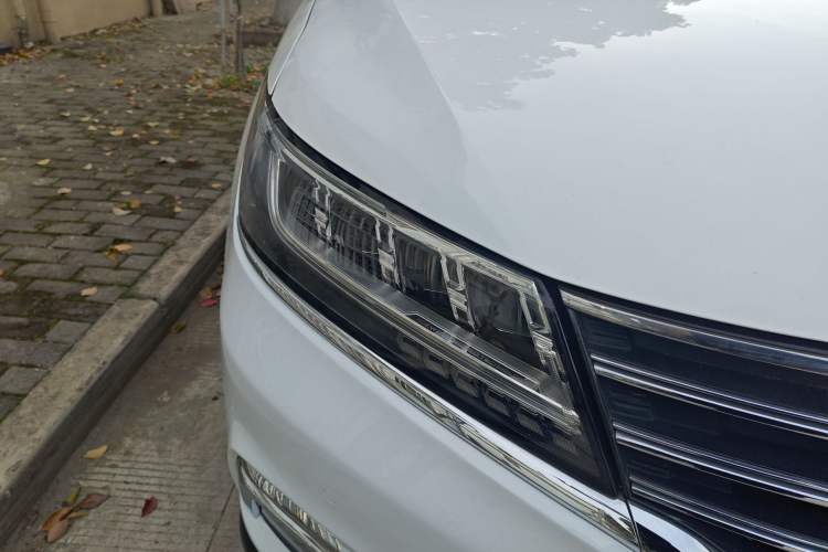 Used Roewe RX5 2016 30T Four-Wheel Drive Automatic Internet Smart Luxury Edition Right Front Headlight