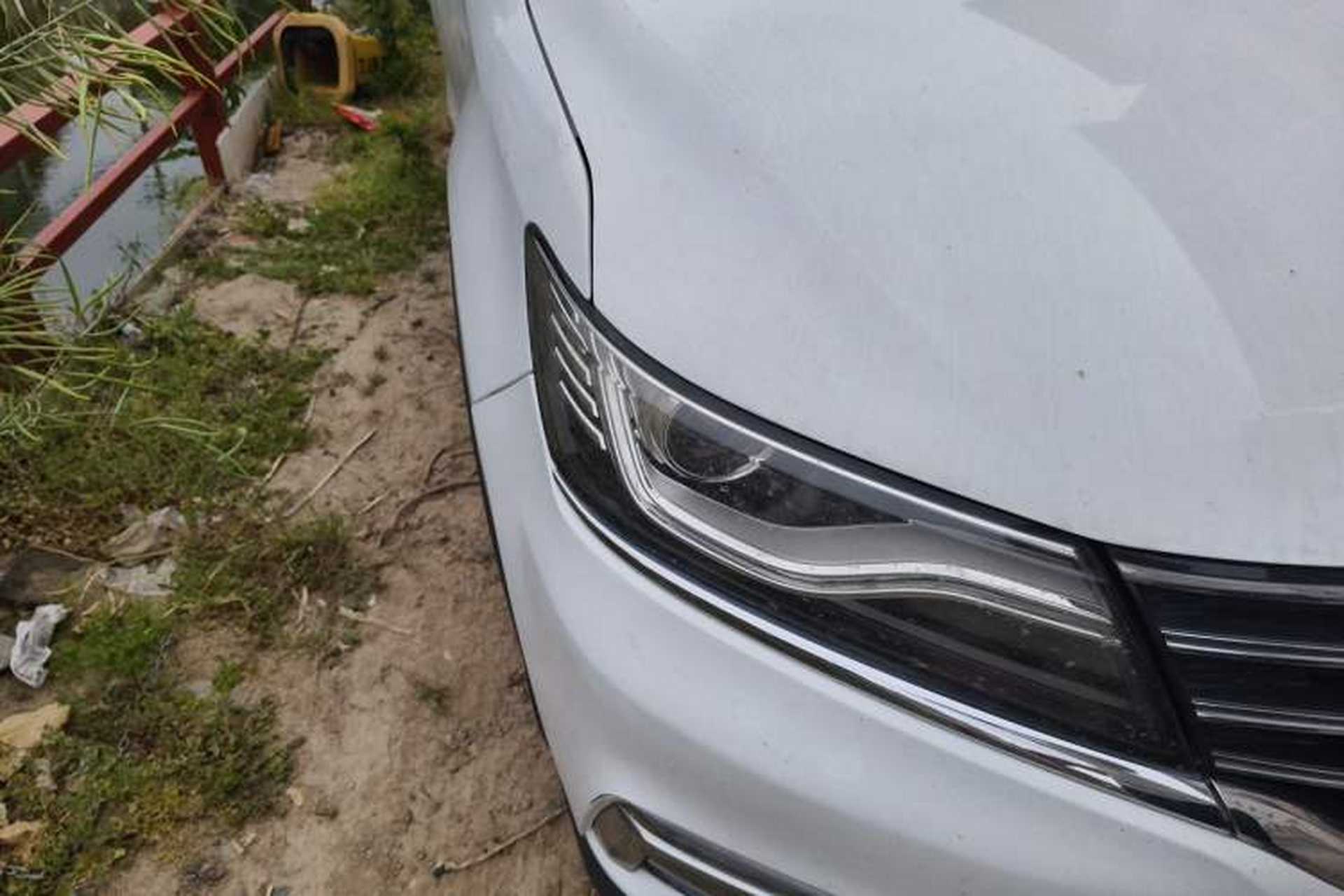 Used Roewe RX5 2016 20T Two-Wheel Drive Automatic Internet Smart Edition Right Front Headlight