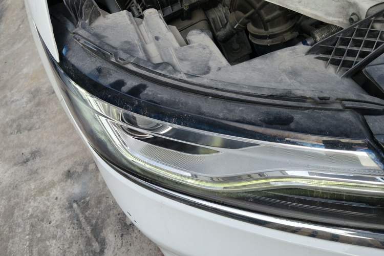 Used Roewe RX5 2016 20T Two-Wheel Drive Automatic Internet Smart Edition Right Front Headlight