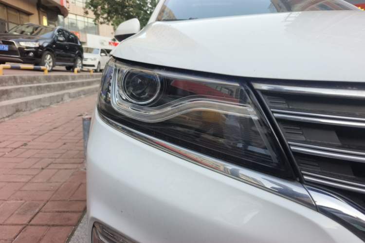 Used Roewe RX5 2016 30T Two-Wheel Drive Automatic Internet Smart Edition Right Front Headlight