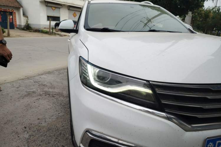 Used Roewe RX5 2016 20T Two-Wheel Drive Manual Flagship Edition Right Front Headlight