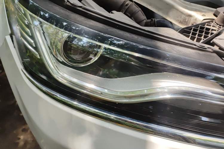 Used Roewe RX5 2016 20T Two-Wheel Drive Automatic Flagship Edition Right Front Headlight