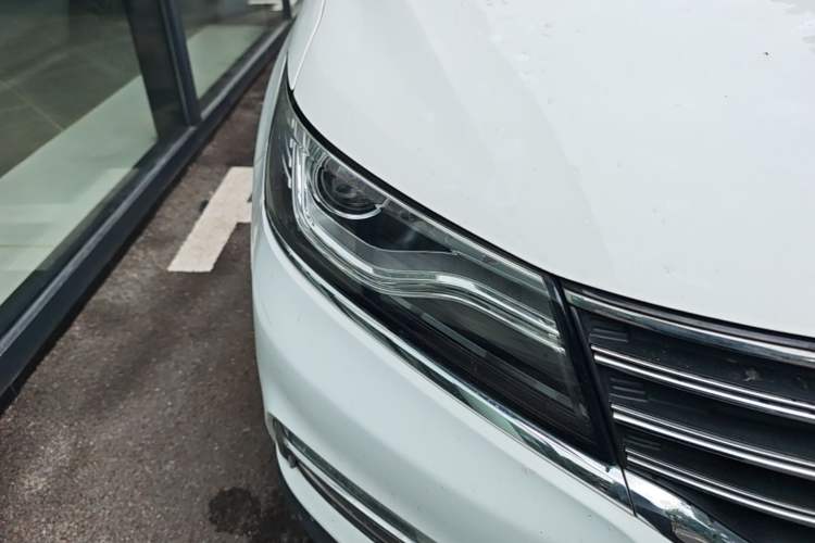Used Roewe RX5 2016 20T Two-Wheel Drive Automatic Internet Smart Edition Right Front Headlight