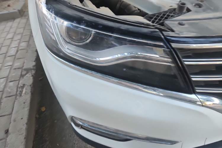 Used Roewe RX5 2016 20T Two-Wheel Drive Automatic Internet Smart Edition Right Front Headlight