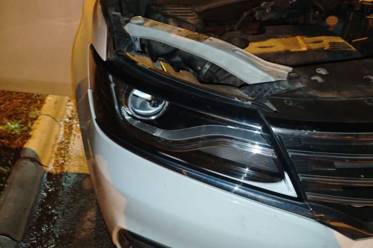 Used Roewe RX5 2016 20T Two-Wheel Drive Automatic Internet Smart Edition Right Front Headlight