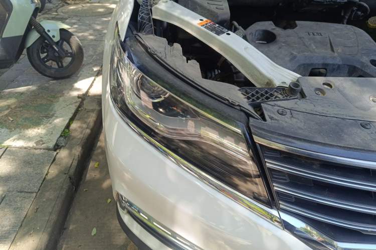 Used Roewe RX5 2016 20T Two-Wheel Drive Automatic Flagship Edition Right Front Headlight