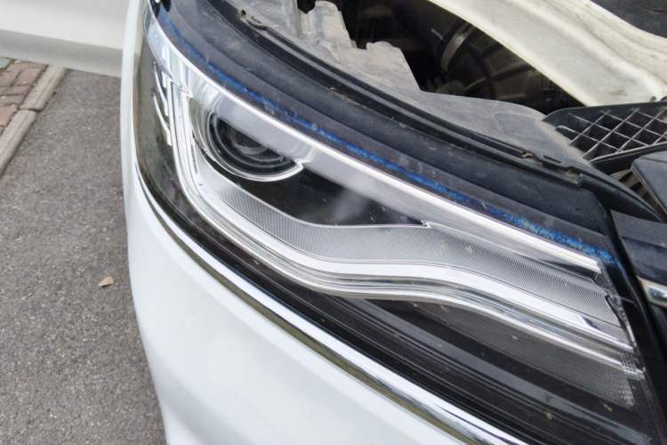 Used Roewe RX5 2016 20T Two-Wheel Drive Automatic Flagship Edition Right Front Headlight