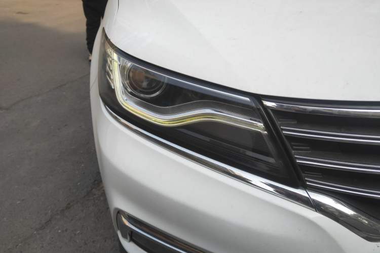 Used Roewe RX5 2016 30T Two-Wheel Drive Automatic Internet Smart Edition Right Front Headlight