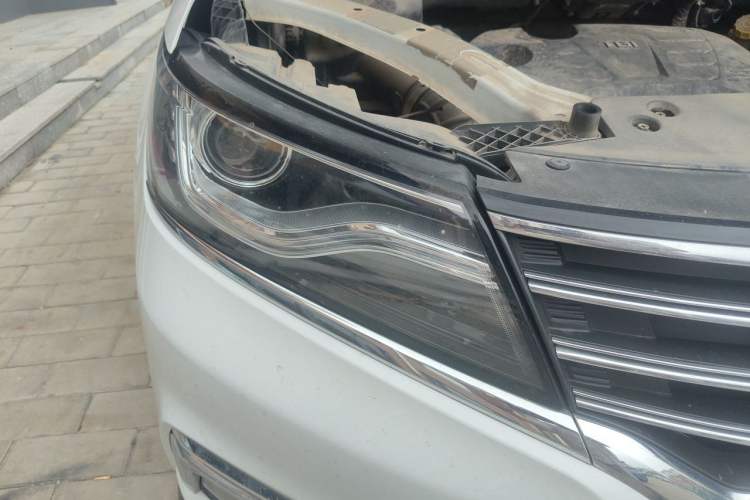 Used Roewe RX5 2016 20T Two-Wheel Drive Manual Transmission Internet Smart Edition Right Front Headlight